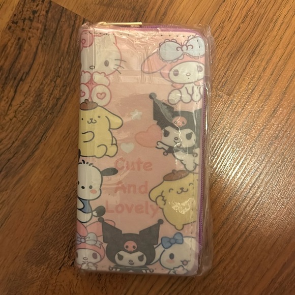 SANRIO HELLO KITTY FAMILY WALLET - Picture 1 of 3